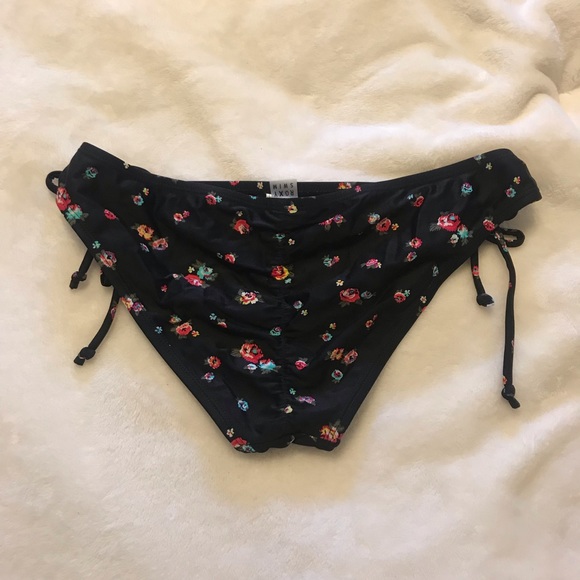 Black floral Roxy swim bottoms - Picture 2 of 2